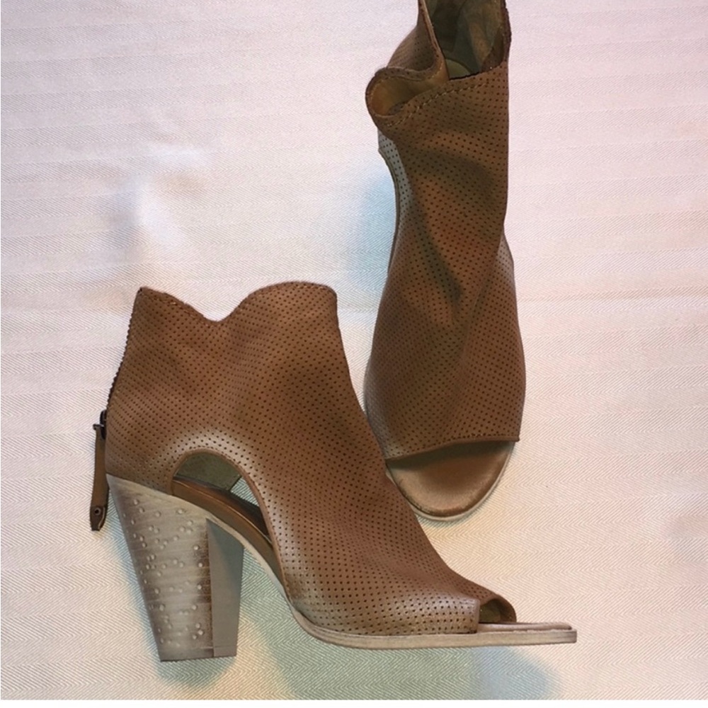 Dolce Vita Tan Peep-Toe Booties
